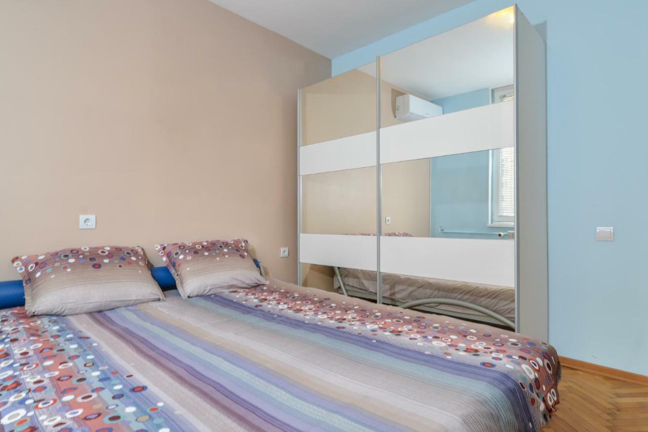 Comfortable One Bedroom Apartment In A Lively Area | Zona B5 | Russian Square Софія Екстер'єр фото